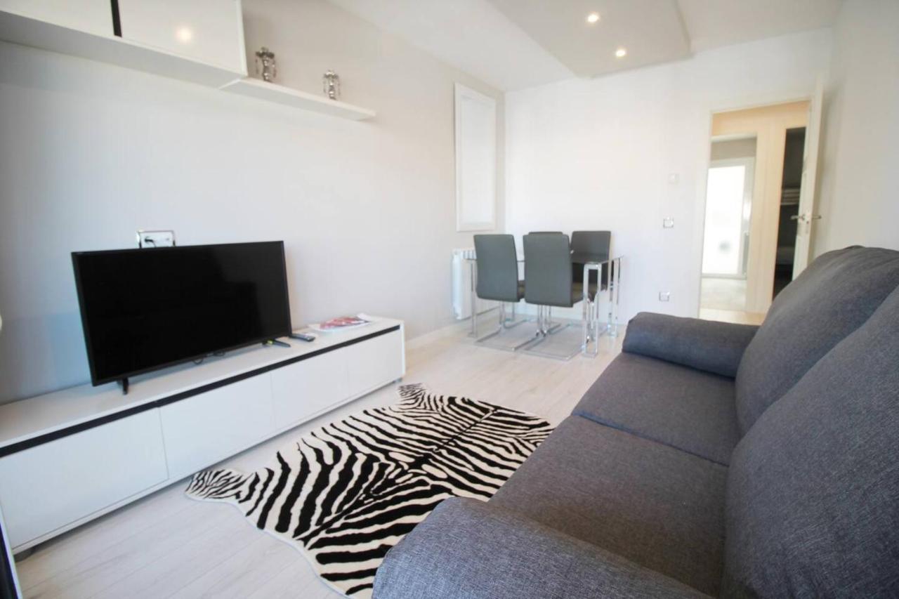 Family Deluxe Apartment Beach كاستيلديفيلس المظهر الخارجي الصورة