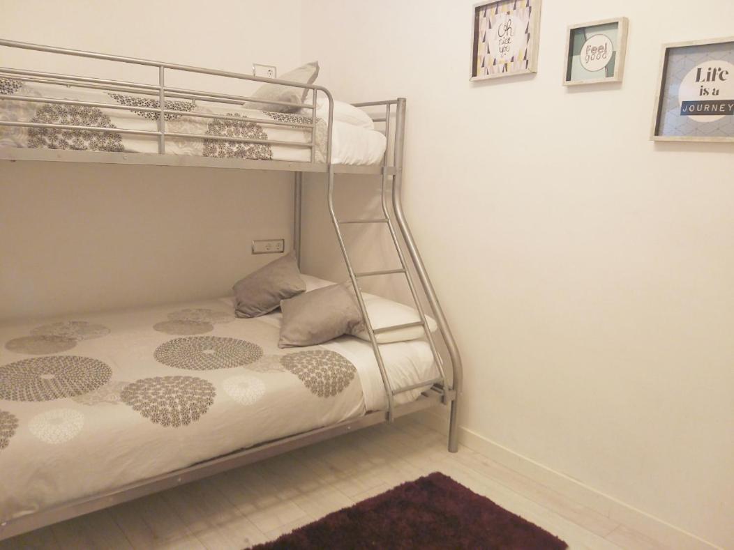 Family Deluxe Apartment Beach كاستيلديفيلس المظهر الخارجي الصورة