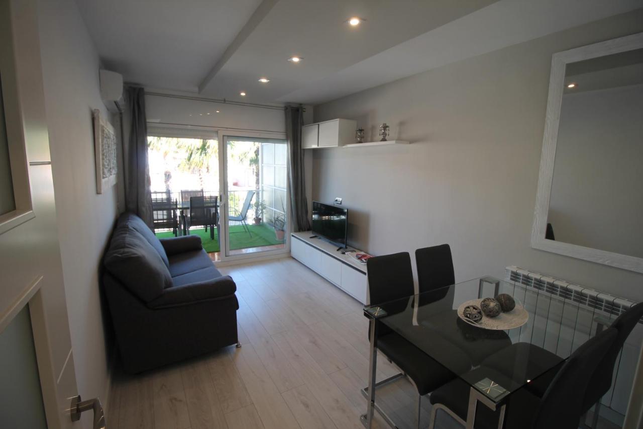Family Deluxe Apartment Beach كاستيلديفيلس المظهر الخارجي الصورة