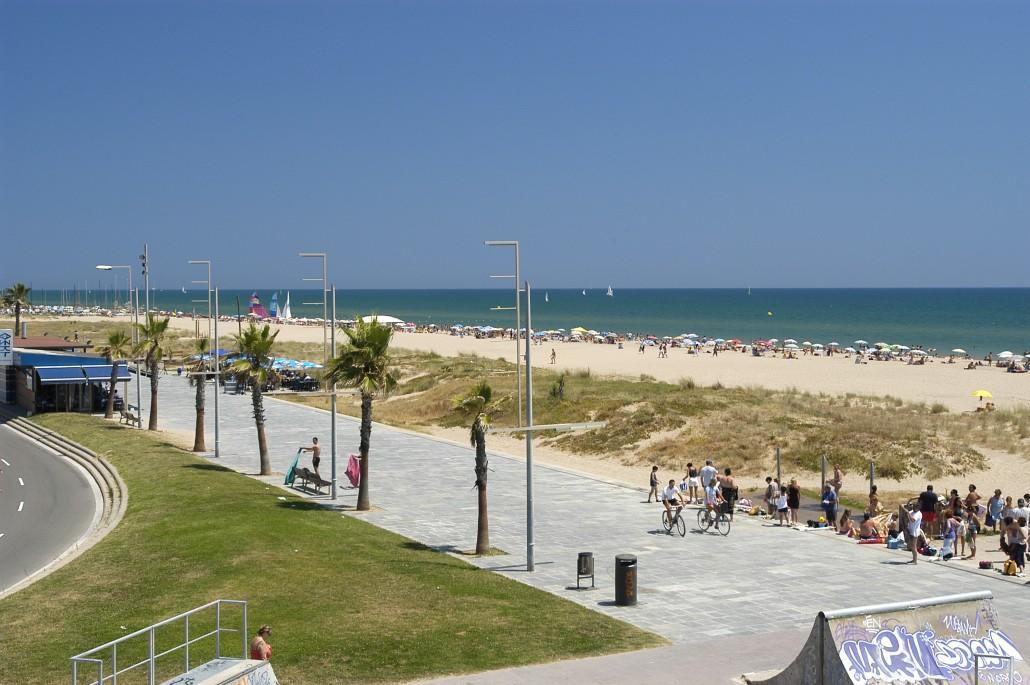 Family Deluxe Apartment Beach كاستيلديفيلس المظهر الخارجي الصورة